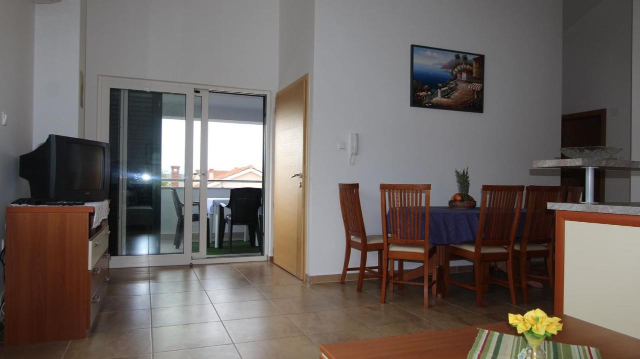 Apartments Vabec Malinska Exterior photo